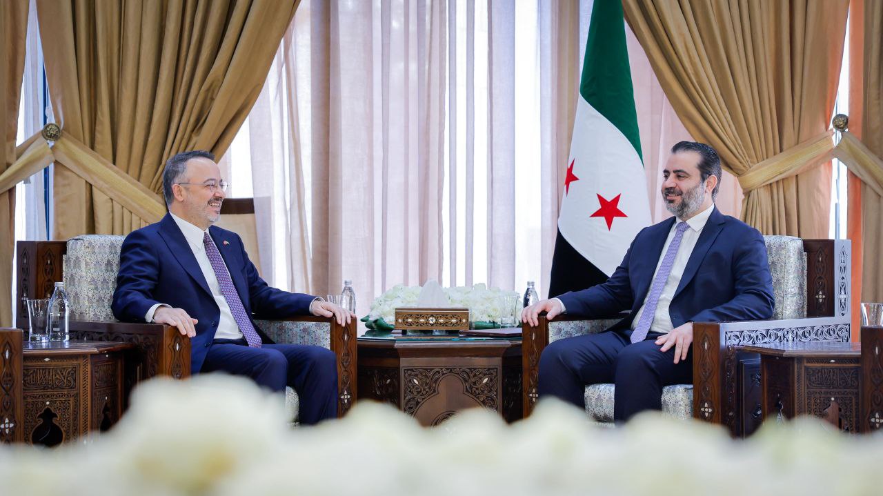 استقبل وزير الخارجية والمغتربين السيد أسعد حسن الشيباني، في العاصمة دمشق، سفير تركيا لدى الجمهورية العربية السورية السيد نوح يلماز
