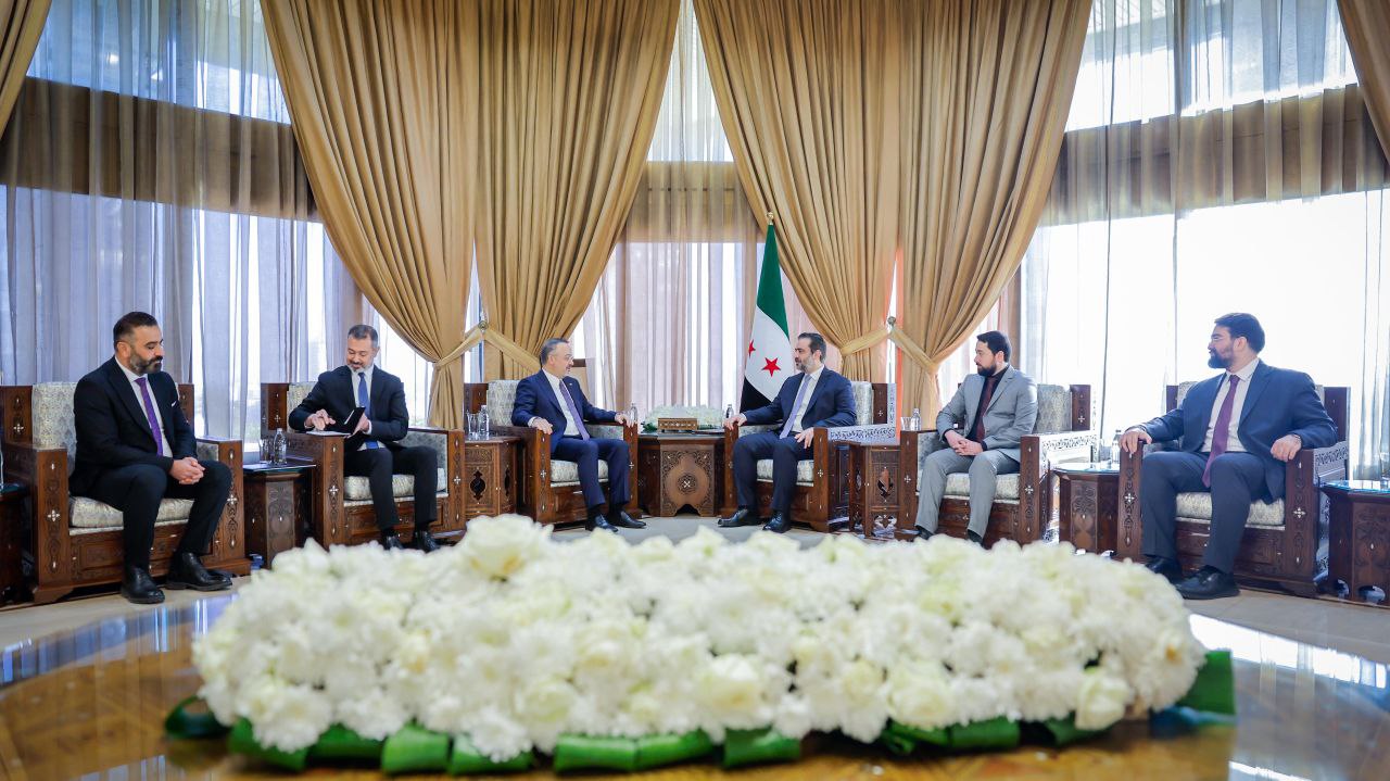 استقبل وزير الخارجية والمغتربين السيد أسعد حسن الشيباني، في العاصمة دمشق، سفير تركيا لدى الجمهورية العربية السورية السيد نوح يلماز