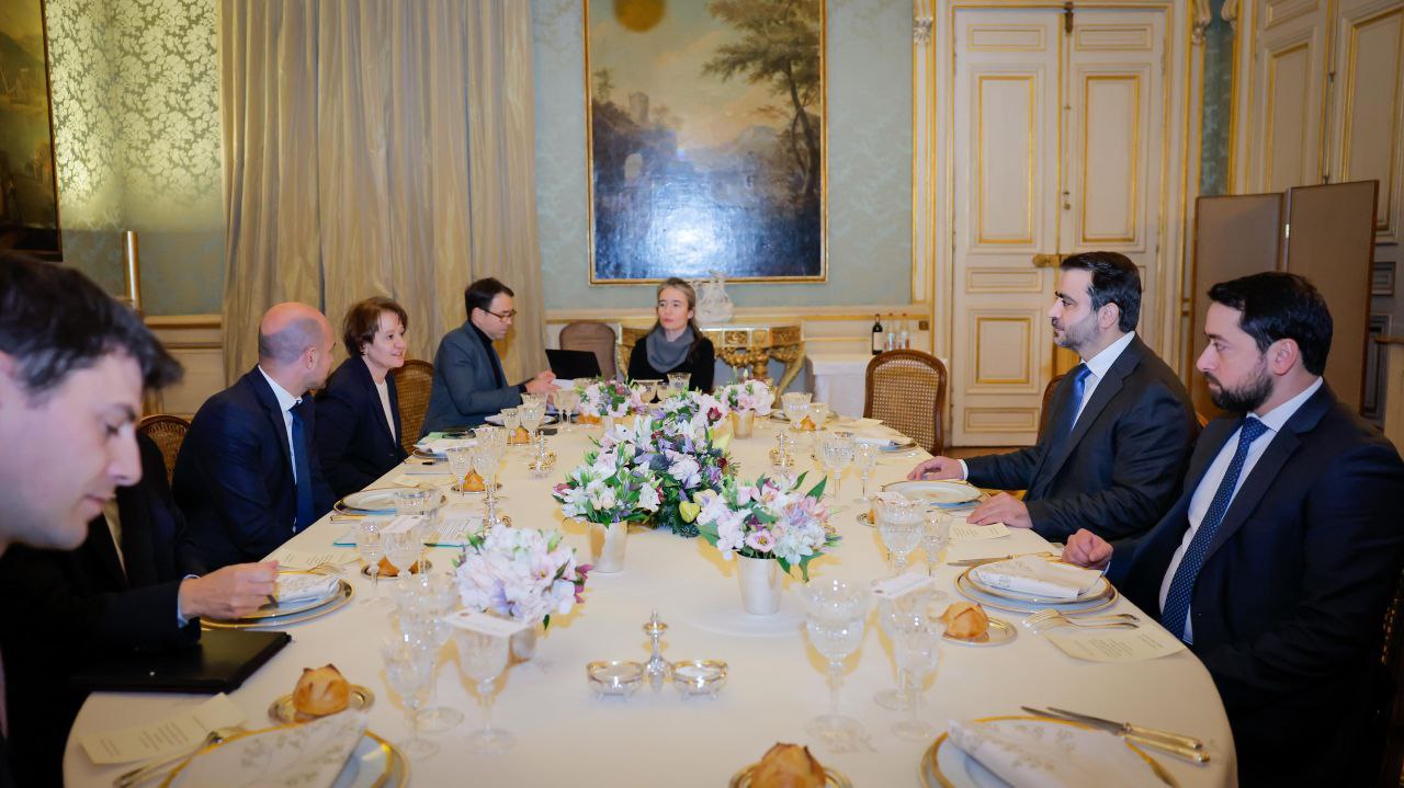 التقى وزير الخارجية والمغتربين، السيد أسعد حسن الشيباني، نظيره الفرنسي السيد جان نويل بارو في العاصمة الفرنسية باريس