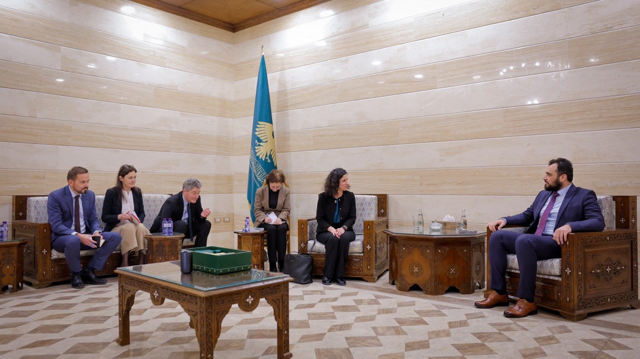 استقبل مدير إدارة التعاون الدولي في وزارة الخارجية والمغتربين السيد قتيبة قاديش وفدًا من الاتحاد الأوربي برئاسة السيدة آنا بيرس رئيسة وحدة (MENA BI) في سوريا والشرق الأوسط في المفوضية الأوربية