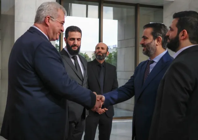 القائد أحمد الشرع ومعالي وزير الخارجية السيد أسعد الشيباني يلتقيان وفدا أوكرانيّا 