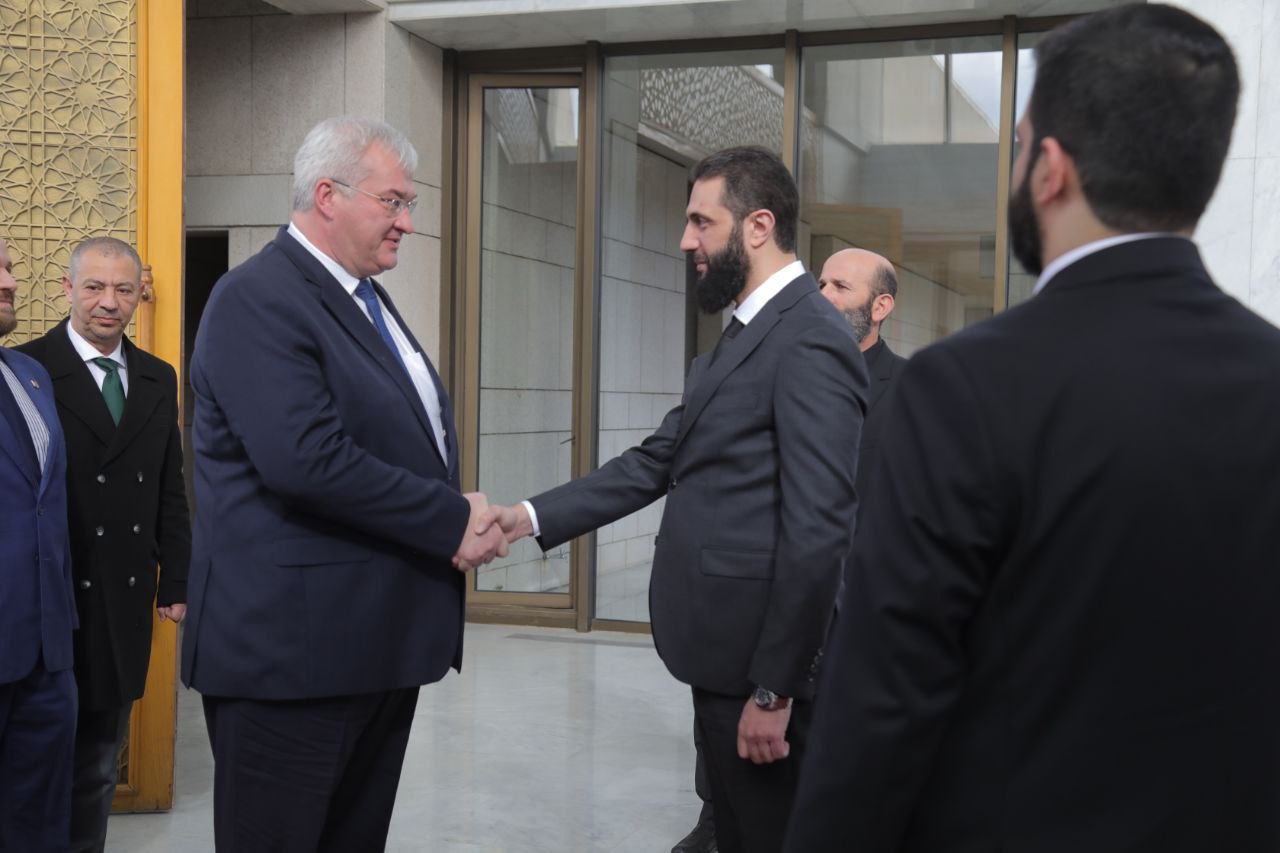 القائد أحمد الشرع ومعالي وزير الخارجية السيد أسعد الشيباني يلتقيان وفدا أوكرانيّا