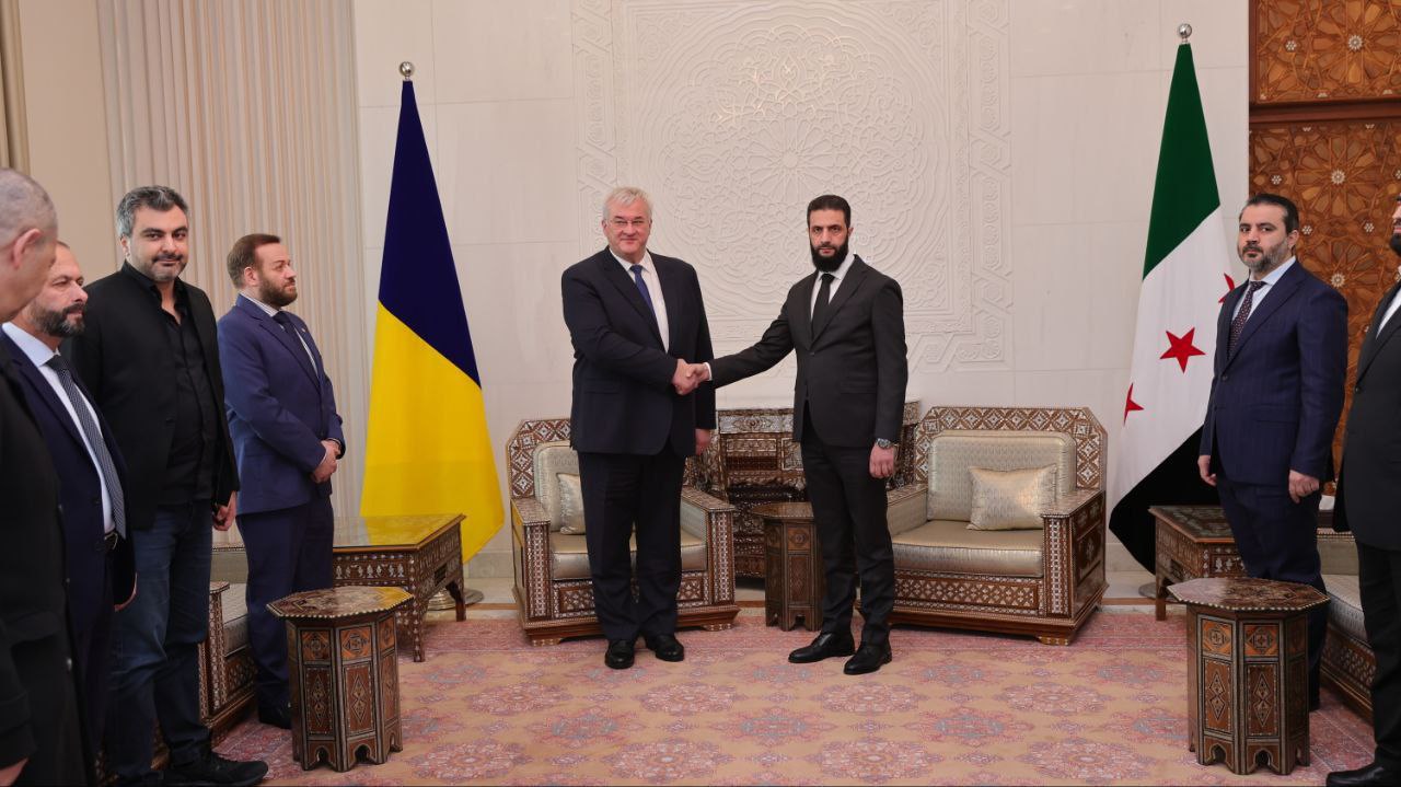 القائد أحمد الشرع ومعالي وزير الخارجية السيد أسعد الشيباني يلتقيان وفدا أوكرانيّا