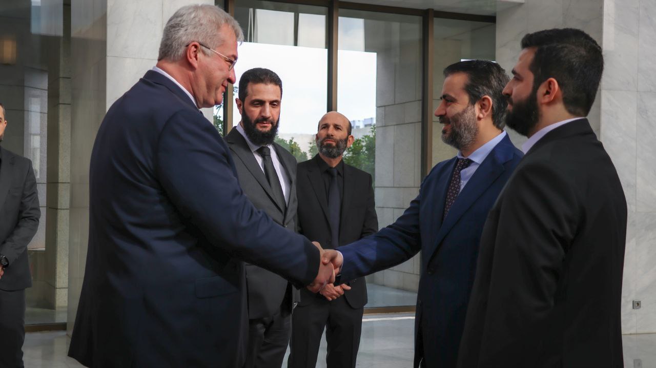 القائد أحمد الشرع ومعالي وزير الخارجية السيد أسعد الشيباني يلتقيان وفدا أوكرانيّا