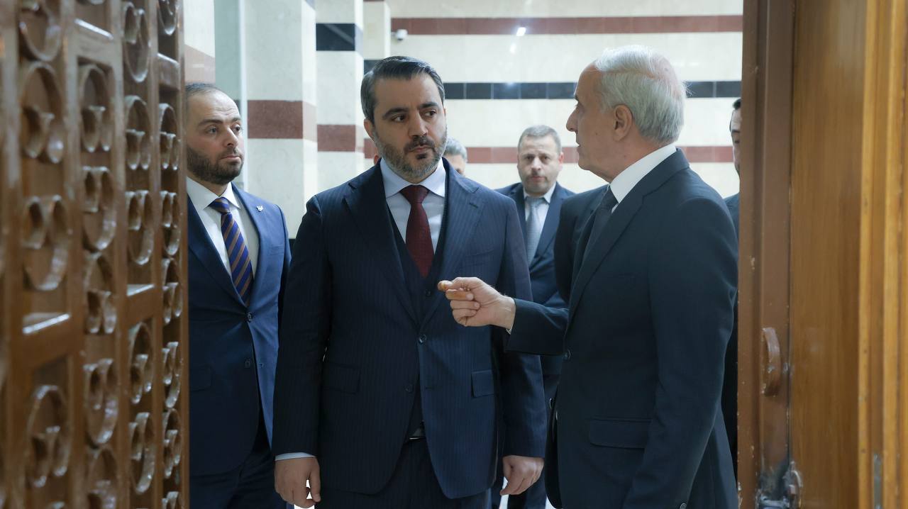 معالي وزير الخارجية والمغتربين السيد أسعد الشيباني يزور سفارة الجمهورية العربية السورية في العاصمة السعودية الرياض.