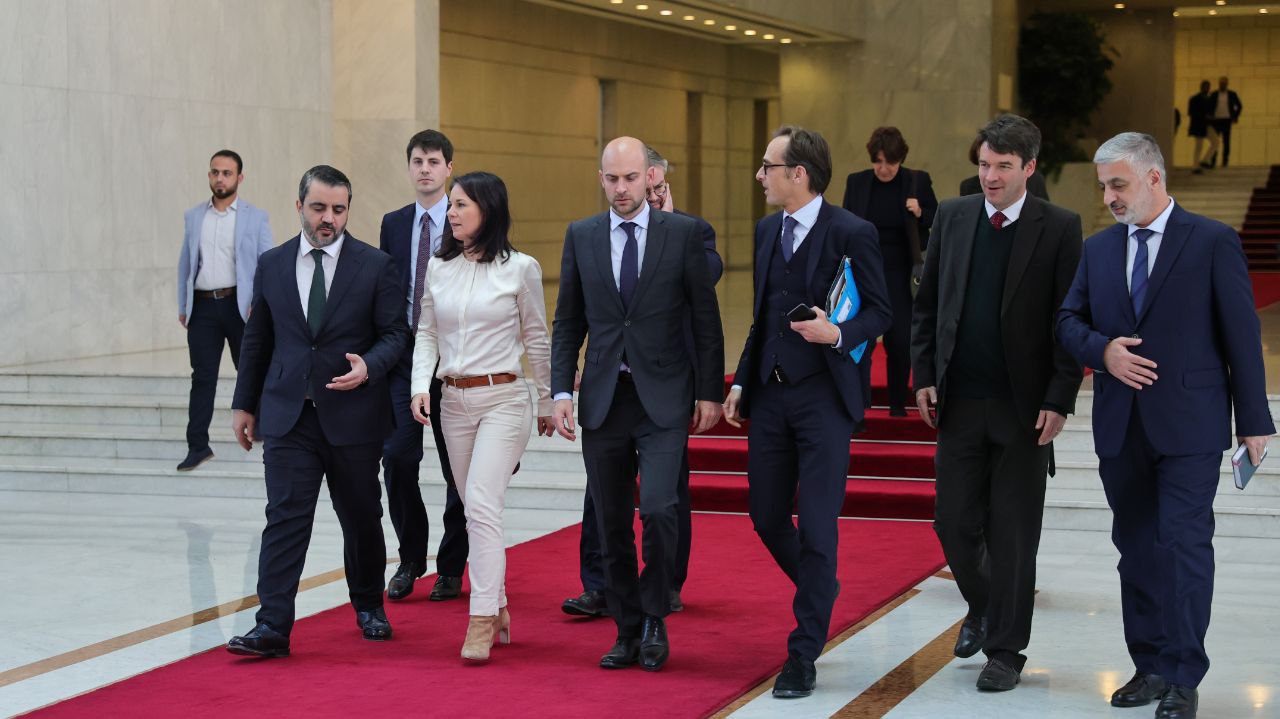 لقاء القائد أحمد الشرع