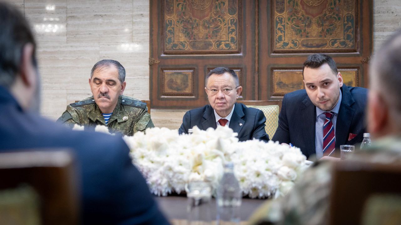 التقى وزير الخارجية والمغتربين السيد أسعد حسن الشيباني ووزير الدفاع اللواء مرهف أبو قصرة، اليوم في دمشق وفدًا روسيًا رفيع المستوى