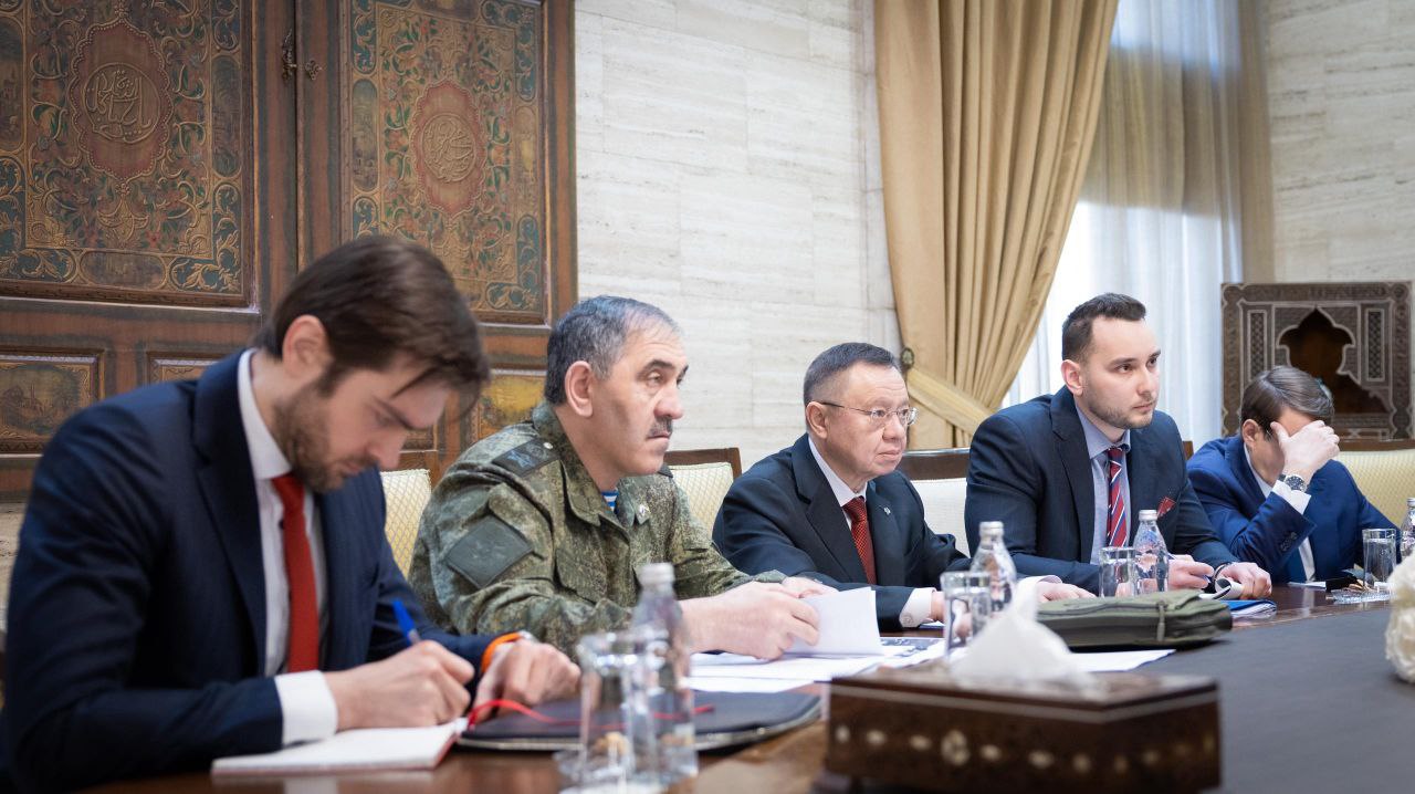 التقى وزير الخارجية والمغتربين السيد أسعد حسن الشيباني ووزير الدفاع اللواء مرهف أبو قصرة، اليوم في دمشق وفدًا روسيًا رفيع المستوى