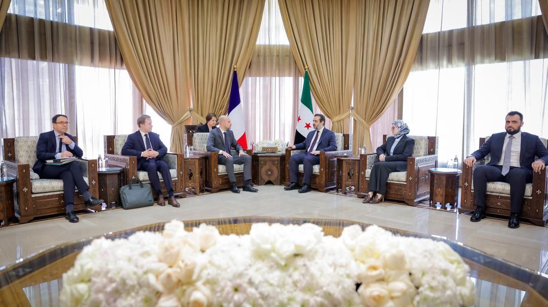 استقبل وزير الخارجية والمغتربين السيد أسعد حسن الشيباني نظيره الفرنسي السيد جان نويل بارو في العاصمة دمشق