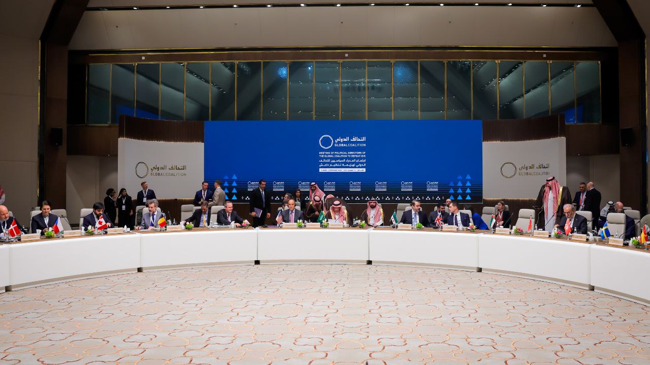 وزير الخارجية والمغتربين السيد أسعد حسن الشيباني ورئيس جهاز الاستخبارات العامة السيد حسين السلامة يشاركان في أعمال اجتماع المدراء السياسيين للتحالف الدولي لهزيمة تنظيم داعـ.ـش