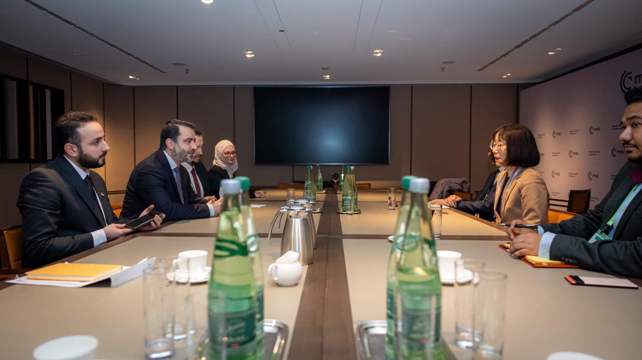 اجتمع وزير الخارجية والمغتربين السيد أسعد حسن الشيباني مع رئيسة المحكمة الجنائية الدولية السيدة توموكو أكاني