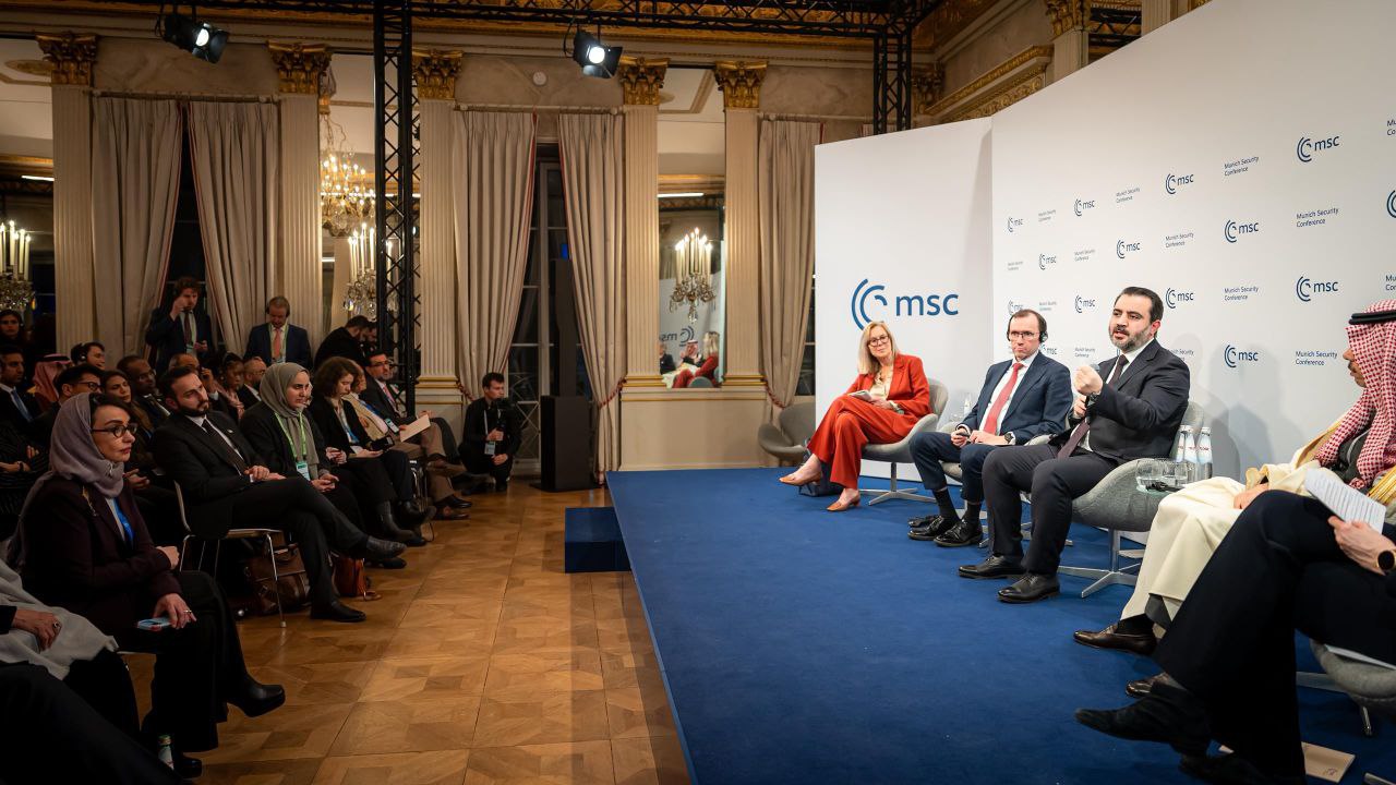 وزير الخارجية والمغتربين السيد أسعد حسن الشيباني يشارك في جلسة حوارية بعنوان «البناء على الزخم في الشرق الأوسط: من الوعود إلى الإنجاز»