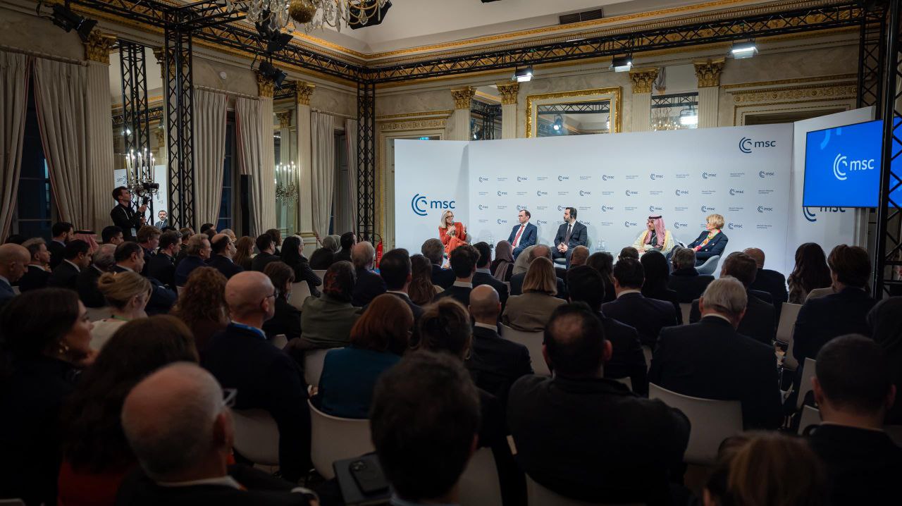 وزير الخارجية والمغتربين السيد أسعد حسن الشيباني يشارك في جلسة حوارية بعنوان «البناء على الزخم في الشرق الأوسط: من الوعود إلى الإنجاز»