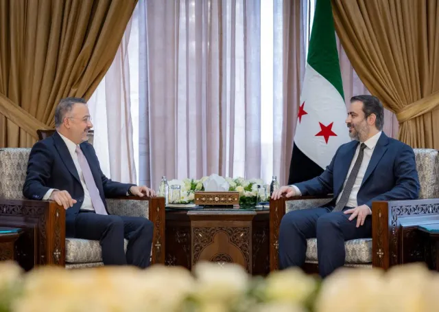 استقبل وزير الخارجية والمغتربين السيد أسعد حسن الشيباني، في العاصمة دمشق، سفير تركيا لدى الجمهورية العربية السورية السيد نوح يلماز