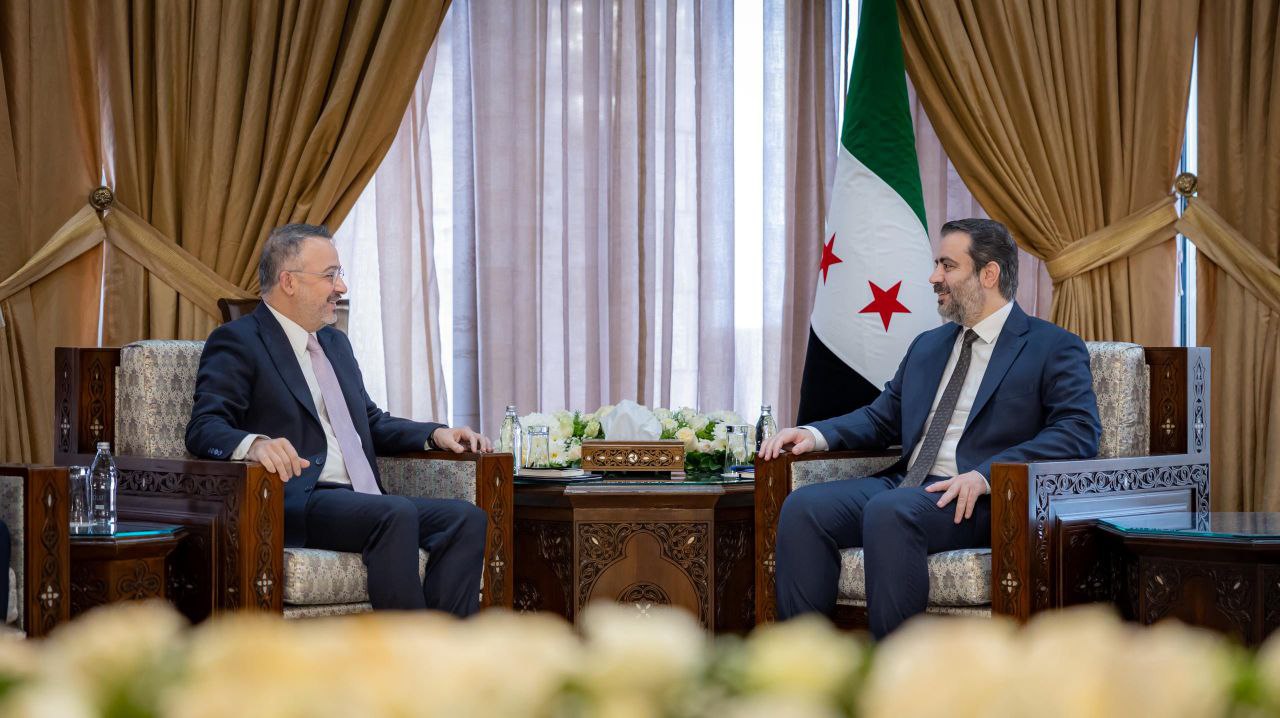 استقبل وزير الخارجية والمغتربين السيد أسعد حسن الشيباني، في العاصمة دمشق، سفير تركيا لدى الجمهورية العربية السورية السيد نوح يلماز