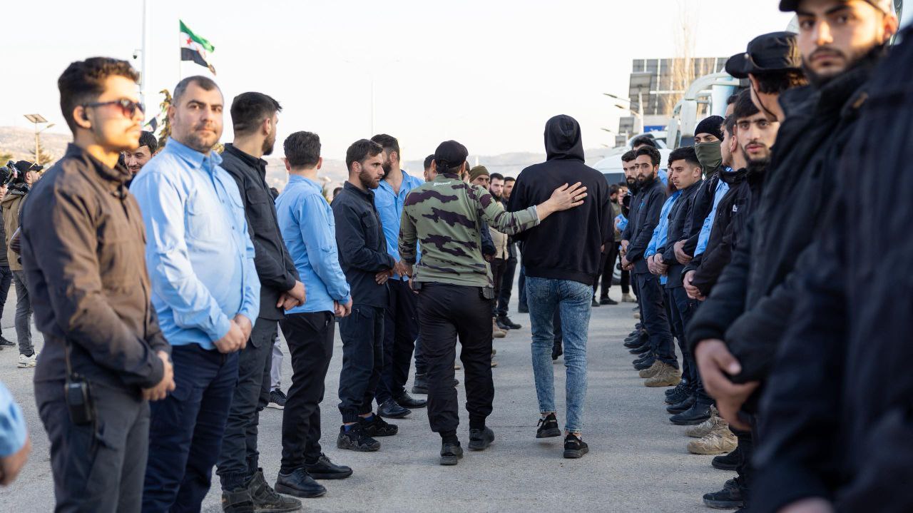 برعاية وزارة الخارجية والمغتربين، وبالتعاون مع وزارة العدل ووزارة الداخلية، تم استلام الدفعة الأولى من السجناء السوريين في السجون اللبنانية