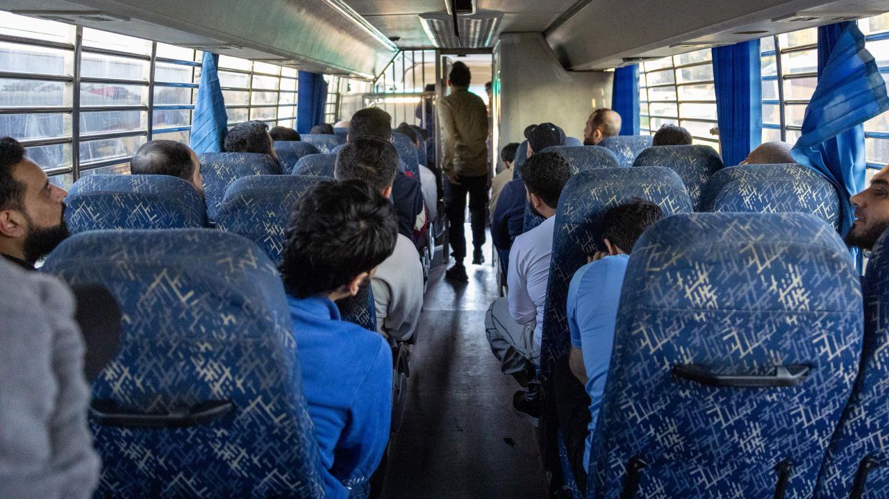 برعاية وزارة الخارجية والمغتربين، وبالتعاون مع وزارة العدل ووزارة الداخلية، تم استلام الدفعة الأولى من السجناء السوريين في السجون اللبنانية