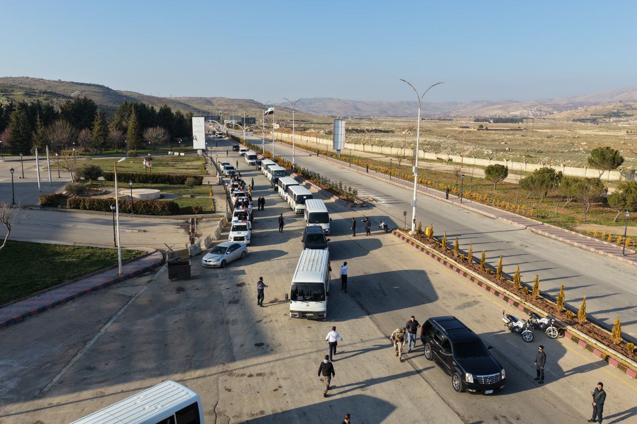 برعاية وزارة الخارجية والمغتربين، وبالتعاون مع وزارة العدل ووزارة الداخلية، تم استلام الدفعة الأولى من السجناء السوريين في السجون اللبنانية
