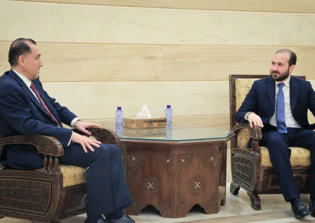 استقبل مدير الإدارة القنصلية بوزارة الخارجية والمغتربين، السيد محمد العمر، سفير المملكة الأردنية الهاشمية بدمشق الدكتور سفيان سلمان القضاة