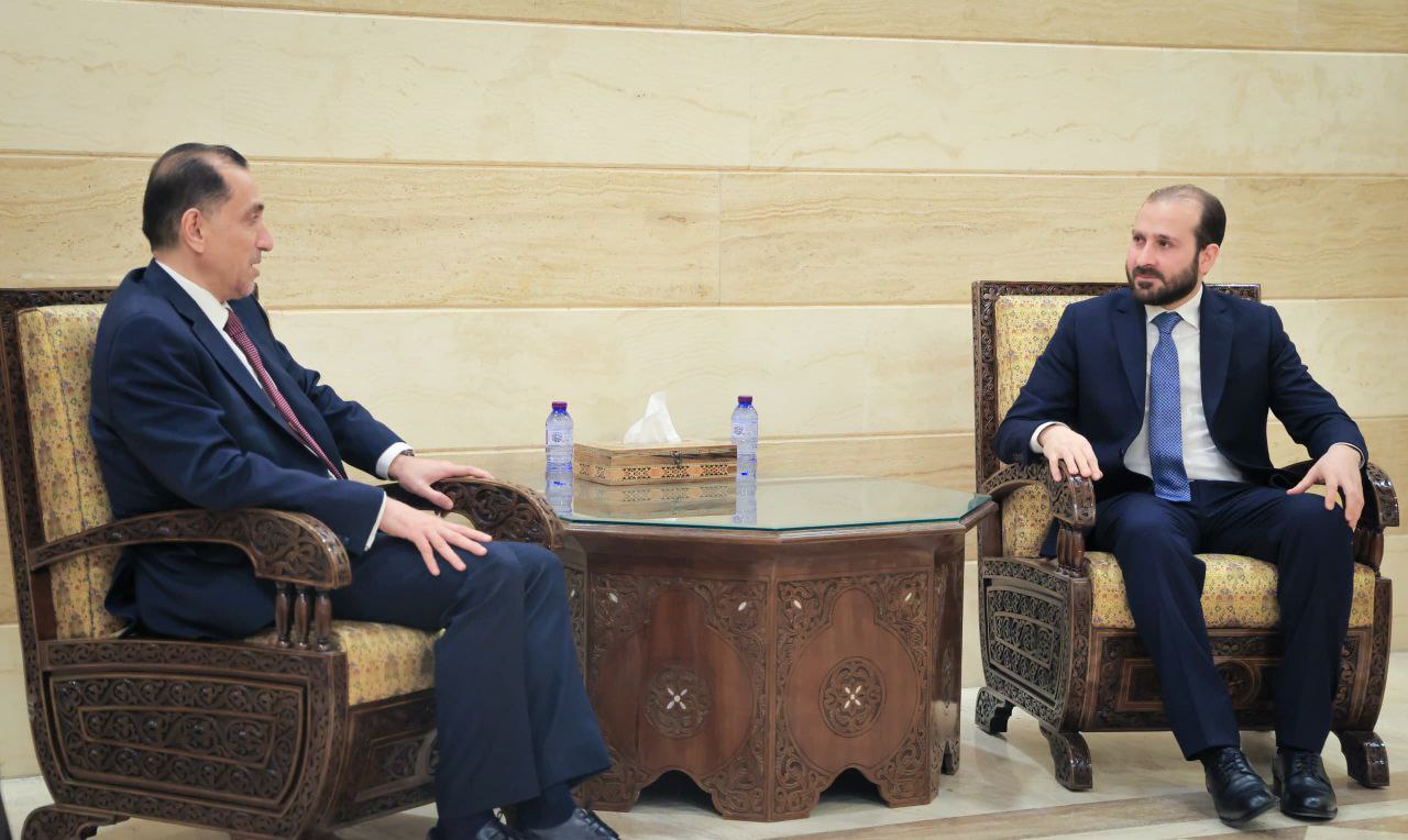 استقبل مدير الإدارة القنصلية بوزارة الخارجية والمغتربين، السيد محمد العمر، سفير المملكة الأردنية الهاشمية بدمشق الدكتور سفيان سلمان القضاة