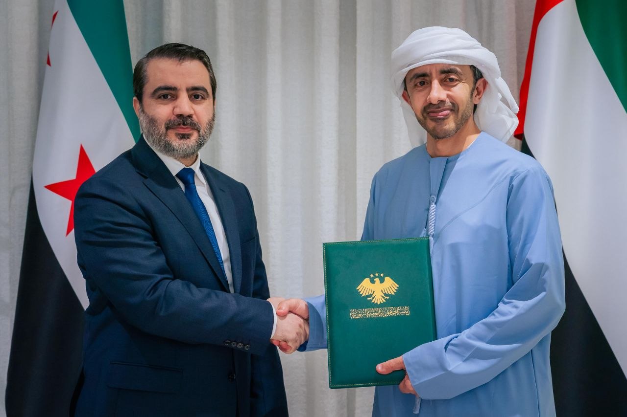 التقى وزير الخارجية والمغتربين السيد أسعد حسن الشيباني بوزير خارجية الإمارات العربية المتحدة سمو الشيخ عبد الله بن زايد آل نهيان في أبوظبي