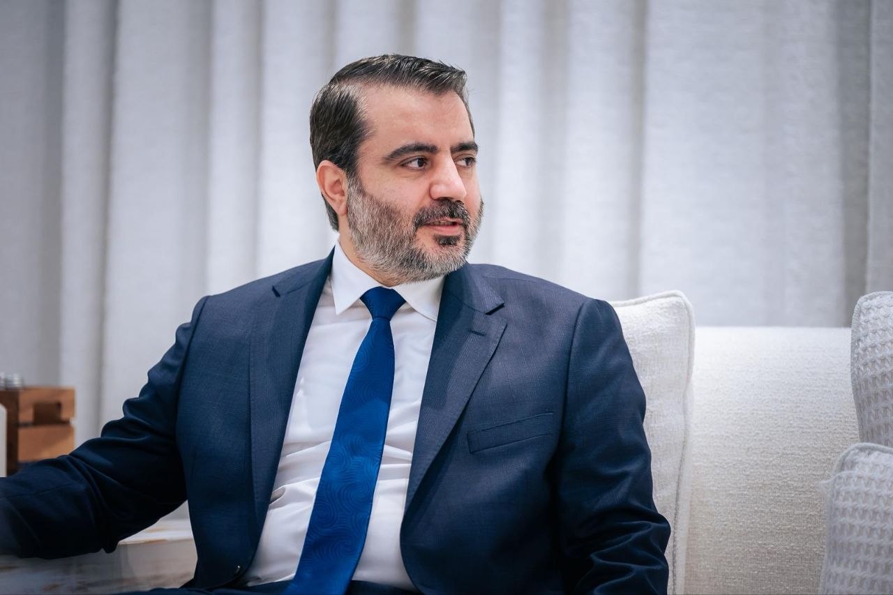 التقى وزير الخارجية والمغتربين السيد أسعد حسن الشيباني بوزير خارجية الإمارات العربية المتحدة سمو الشيخ عبد الله بن زايد آل نهيان في أبوظبي