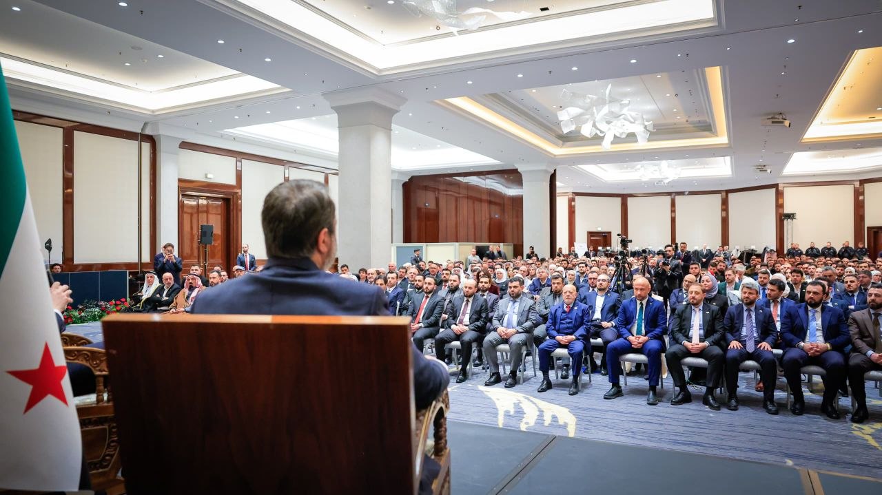 التقى فخامة رئيس الجمهورية العربية السورية ووزير الخارجية والمغتربين، وبحضور عدد من الوزراء والمسؤولين، بعدد من أبناء الجالية السورية في برلين