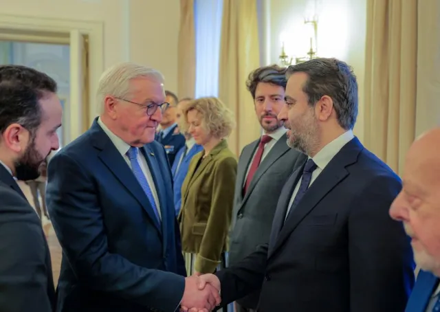 التقى فخامة رئيس الجمهورية العربية السورية، برفقة وزير الخارجية والمغتربين ووفد وزاري بالرئيس الألماني فرانك فالتر شتاينماير في برلين