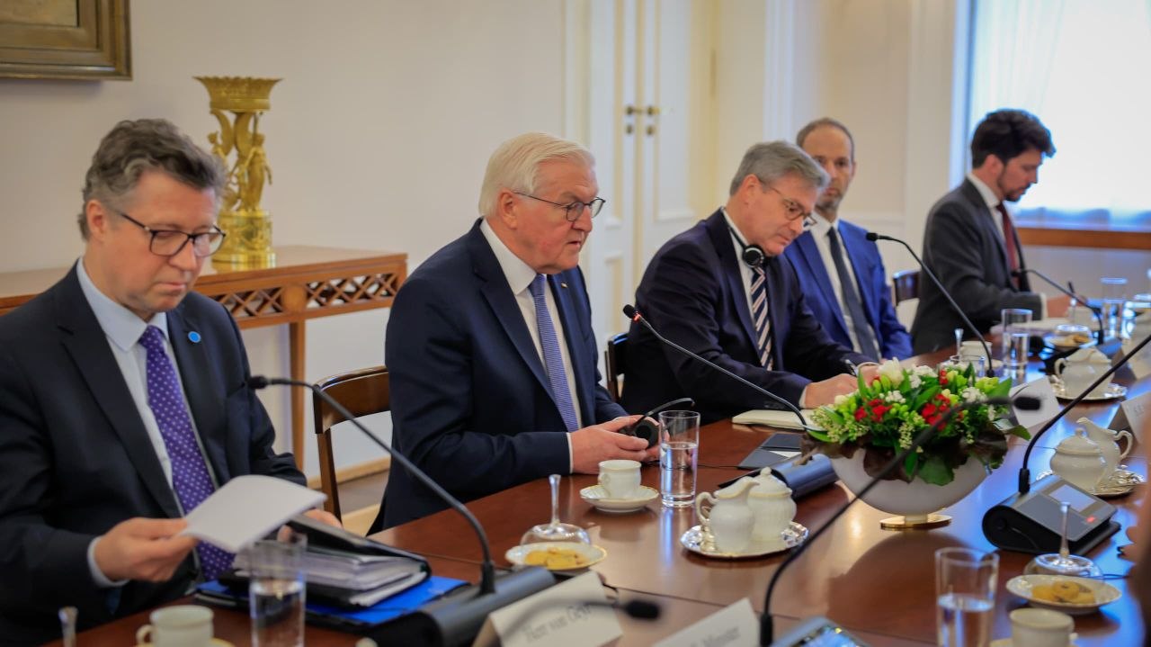 التقى فخامة رئيس الجمهورية العربية السورية، برفقة وزير الخارجية والمغتربين ووفد وزاري بالرئيس الألماني فرانك فالتر شتاينماير في برلين