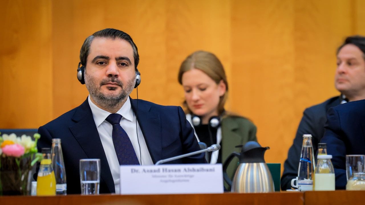 اجتمع فخامة رئيس الجمهورية العربية السورية برفقة وزير الخارجية والمغتربين والوفد الوزاري بمجموعة من الشركات الألمانية في العاصمة برلين