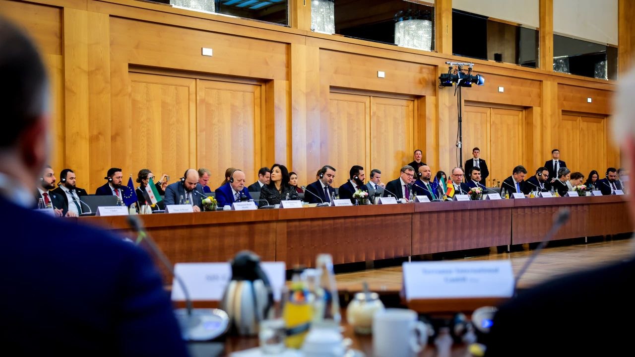 اجتمع فخامة رئيس الجمهورية العربية السورية برفقة وزير الخارجية والمغتربين والوفد الوزاري بمجموعة من الشركات الألمانية في العاصمة برلين