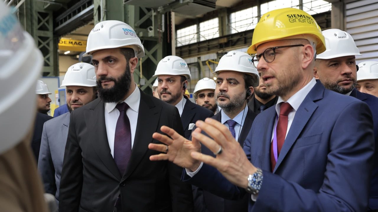 زار فخامة رئيس الجمهورية العربية السورية برفقة وزير الخارجية والمغتربين والوفد الوزاري المرافق مقر شركة سيمنز للطاقة في الجمهورية ألمانيا الاتحادية