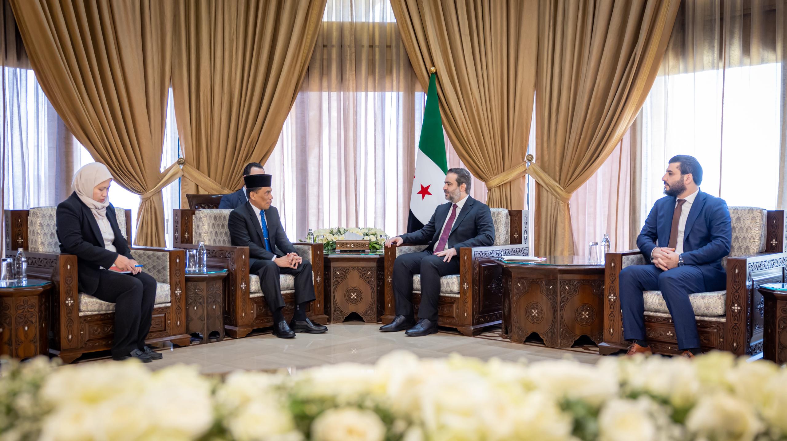 استقبل وزير الخارجية والمغتربين السيد أسعد حسن الشيباني في العاصمة دمشق سفير إندونيسيا لدى الجمهورية العربية السورية، السيد لقمان حكيم سيرجار