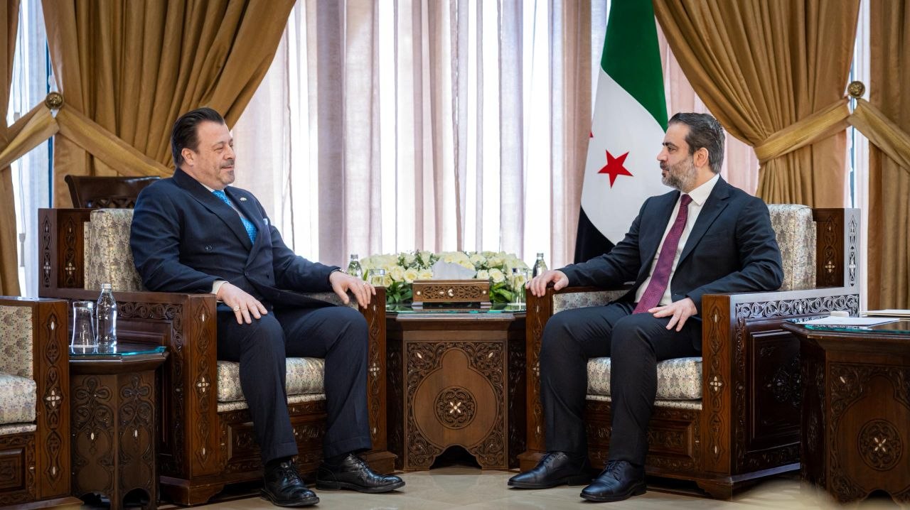 استقبل وزير الخارجية والمغتربين السيد أسعد حسن الشيباني في دمشق سفير اليونان لدى الجمهورية العربية السورية، السيد إيمانويل كاكافيلاكيس