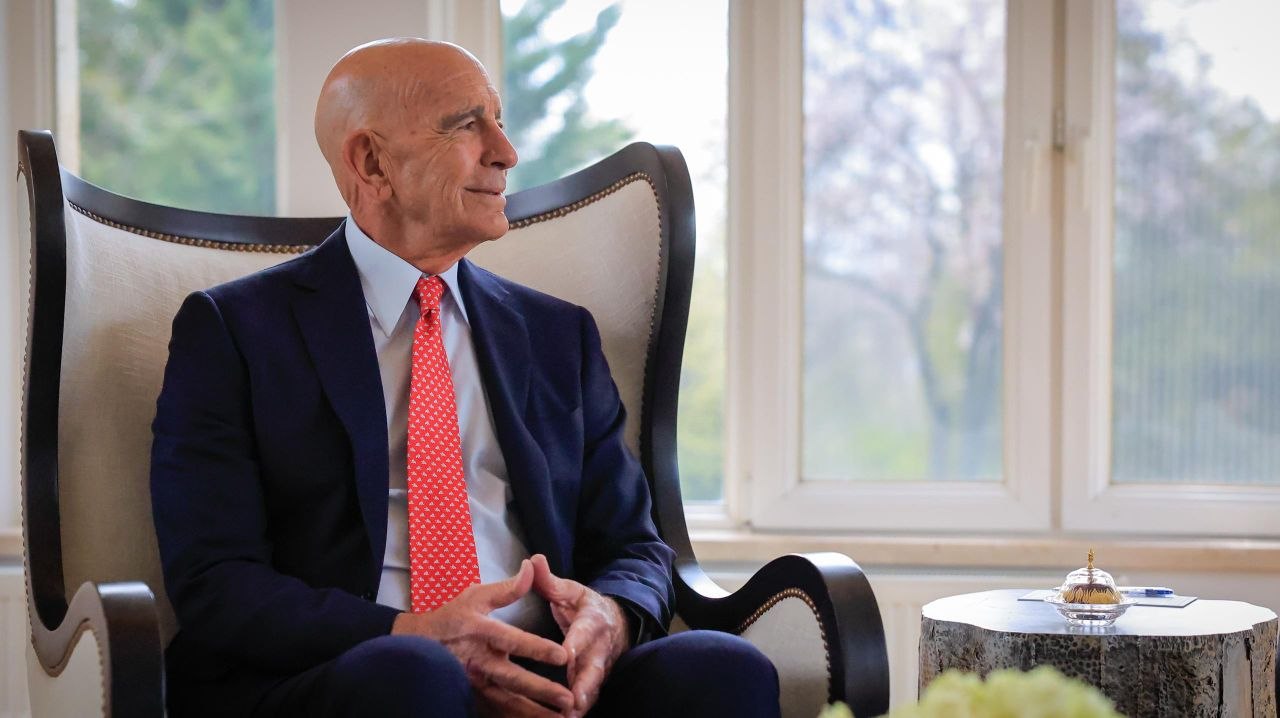 التقى وزير الخارجية والمغتربين السيد أسعد حسن الشيباني في أنقرة المبعوث الأمريكي الخاص إلى سوريا السيد توماس باراك