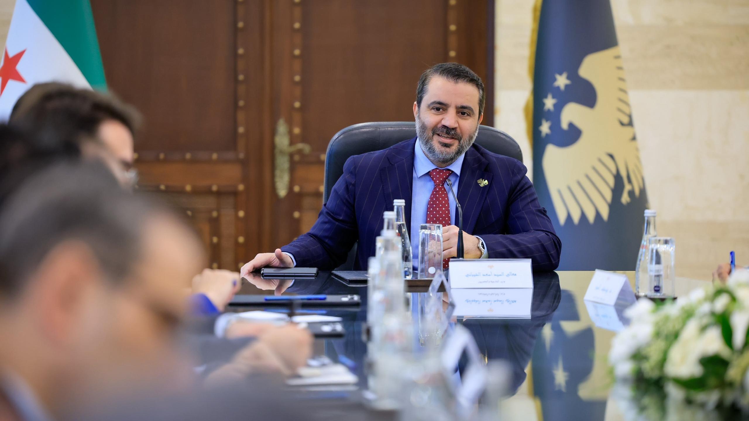 .The Minister of Foreign Affairs and Expatriates chairs a meeting with the Ministry's Departments to discuss future plans