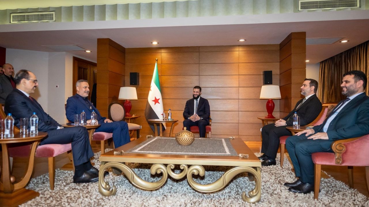 التقى فخامة رئيس الجمهورية العربية السورية السيد أحمد الشرع برفقة وزير الخارجية والمغتربين السيد أسعد حسن الشيباني ورئيس جهاز الاستخبارات السيد حسين السلامة، بوزير الخارجية التركي السيد هاكان فيدان، ورئيس الاستخبارات التركية السيد إبراهيم قالن