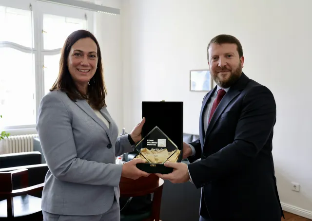 التقى مدير المعهد الدبلوماسي السوري السيد ياسر الجندي مديرة أكاديمية الخدمة الخارجية الألمانية السيدة أندريا بيردزينسكي في العاصمة الألمانية برلين