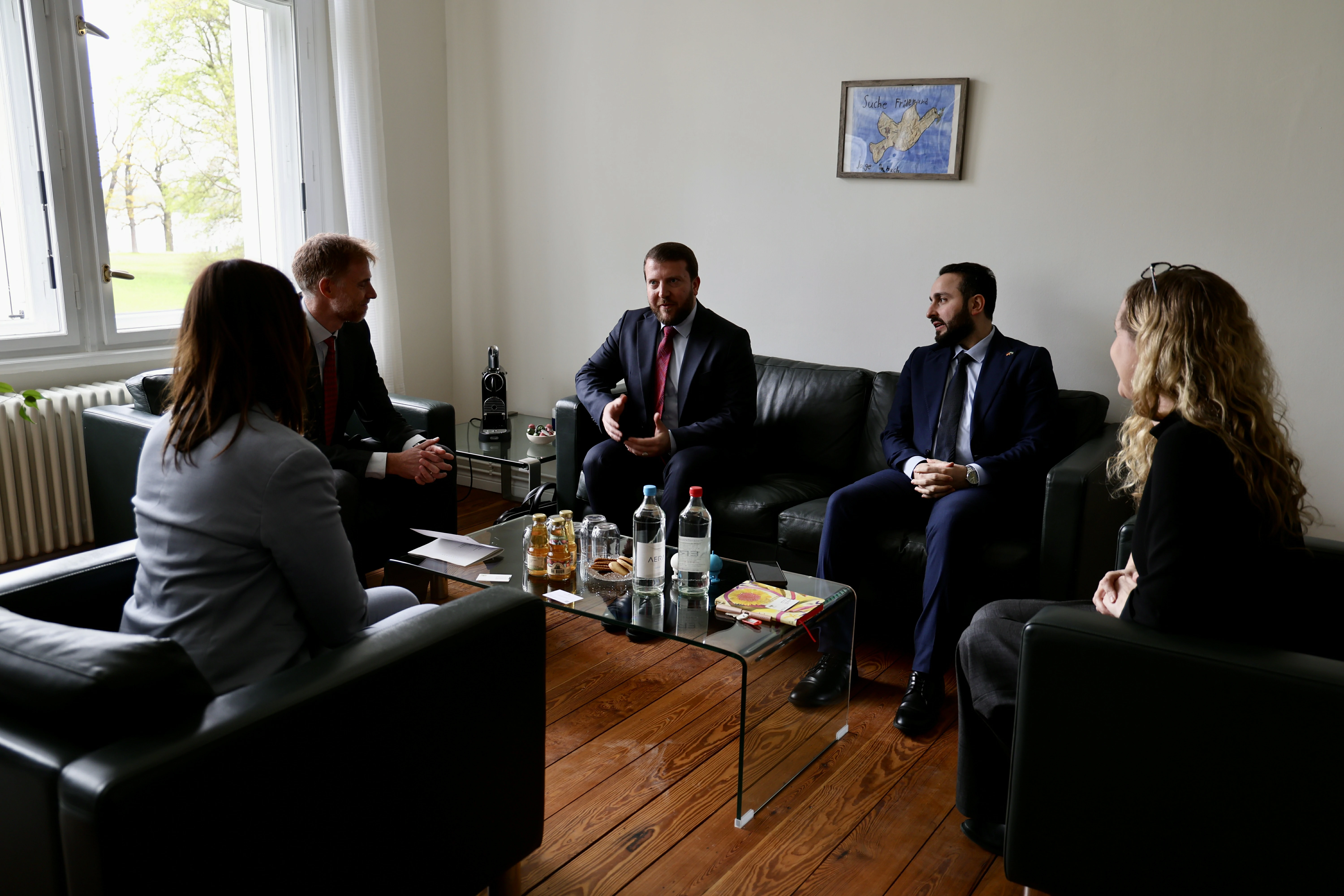 التقى مدير المعهد الدبلوماسي السوري السيد ياسر الجندي مديرة أكاديمية الخدمة الخارجية الألمانية السيدة أندريا بيردزينسكي في العاصمة الألمانية برلين