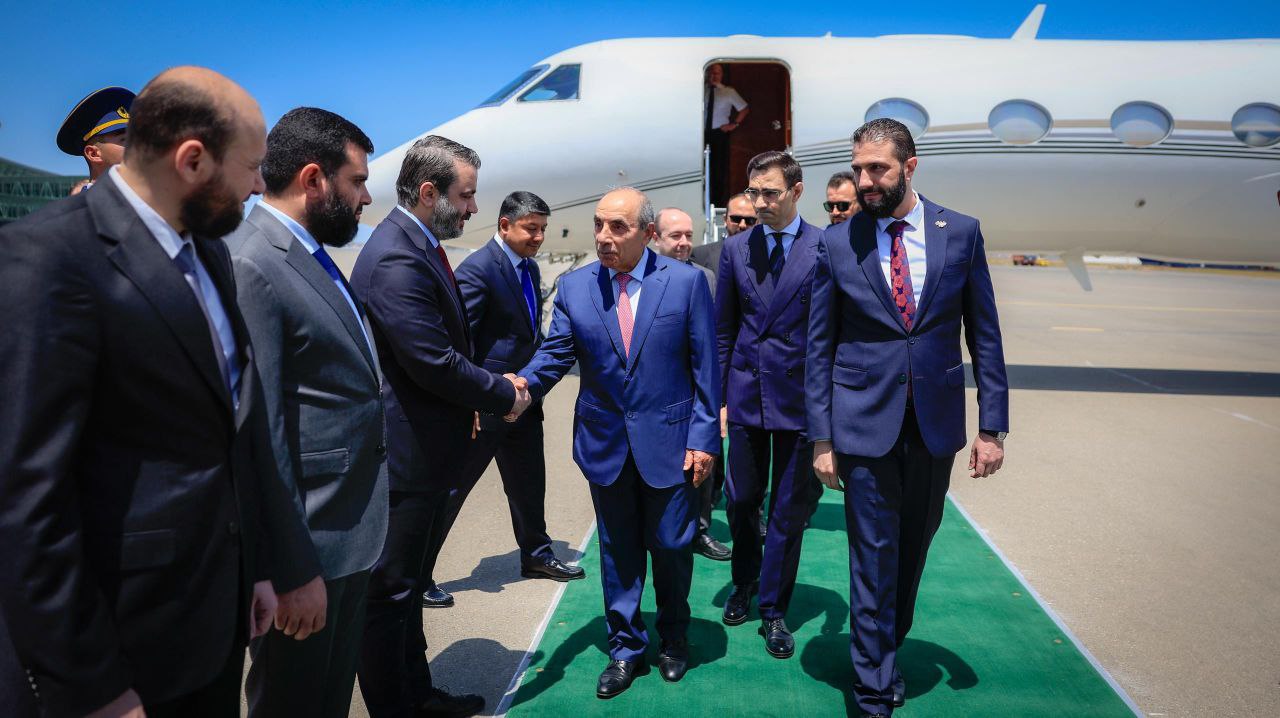 His Excellency the President of the Syrian Arab Republic, Mr. Ahmad Al-Shara, and the Minister of Foreign Affairs and Expatriates, Mr. Asaad Hassan Al-Shaibani, meet with the President of the Republic of Azerbaijan