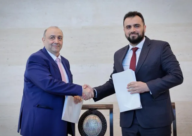 وقع مدير إدارة التعاون الدولي في وزارة الخارجية والمغتربين السيد قتيبة قاديش، مذكرة تفاهم مع شبكة الآغا خان للتنمية، ممثلةً بالسيد غطفان عجوب الممثل المقيم للشبكة في سوريا