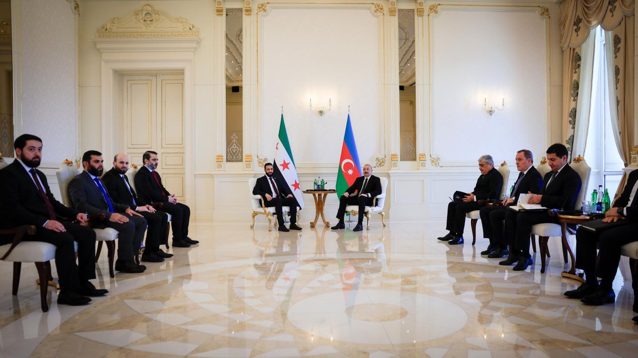 His Excellency the President of the Syrian Arab Republic, Mr. Ahmad Al-Shara, and the Minister of Foreign Affairs and Expatriates, Mr. Asaad Hassan Al-Shaibani, meet with the President of the Republic of Azerbaijan
