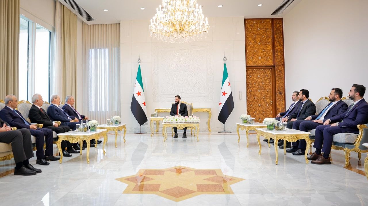 استقبل فخامة الرئيس السيد أحمد الشرع بحضور وزير الخارجية والمغتربين السيد أسعد حسن الشيباني، في العاصمة دمشق اليوم نائب رئيس دولة فلسطين السيد حسين الشيخ
