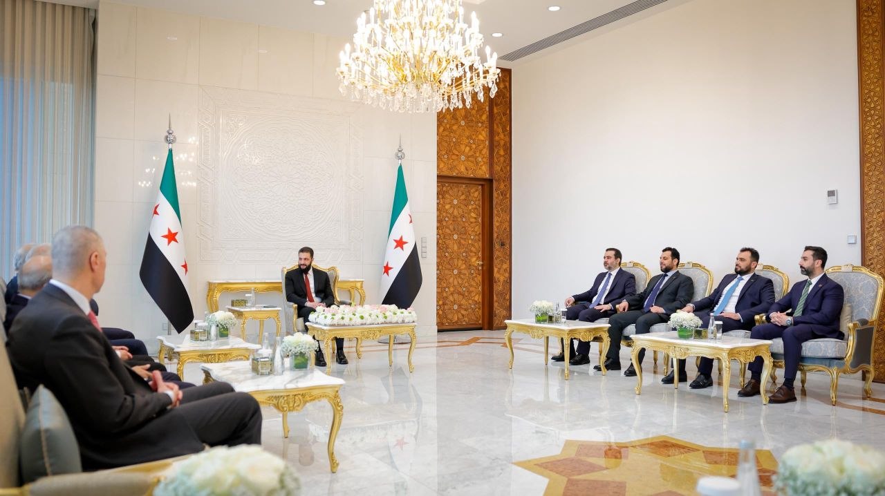 استقبل فخامة الرئيس السيد أحمد الشرع بحضور وزير الخارجية والمغتربين السيد أسعد حسن الشيباني، في العاصمة دمشق اليوم نائب رئيس دولة فلسطين السيد حسين الشيخ