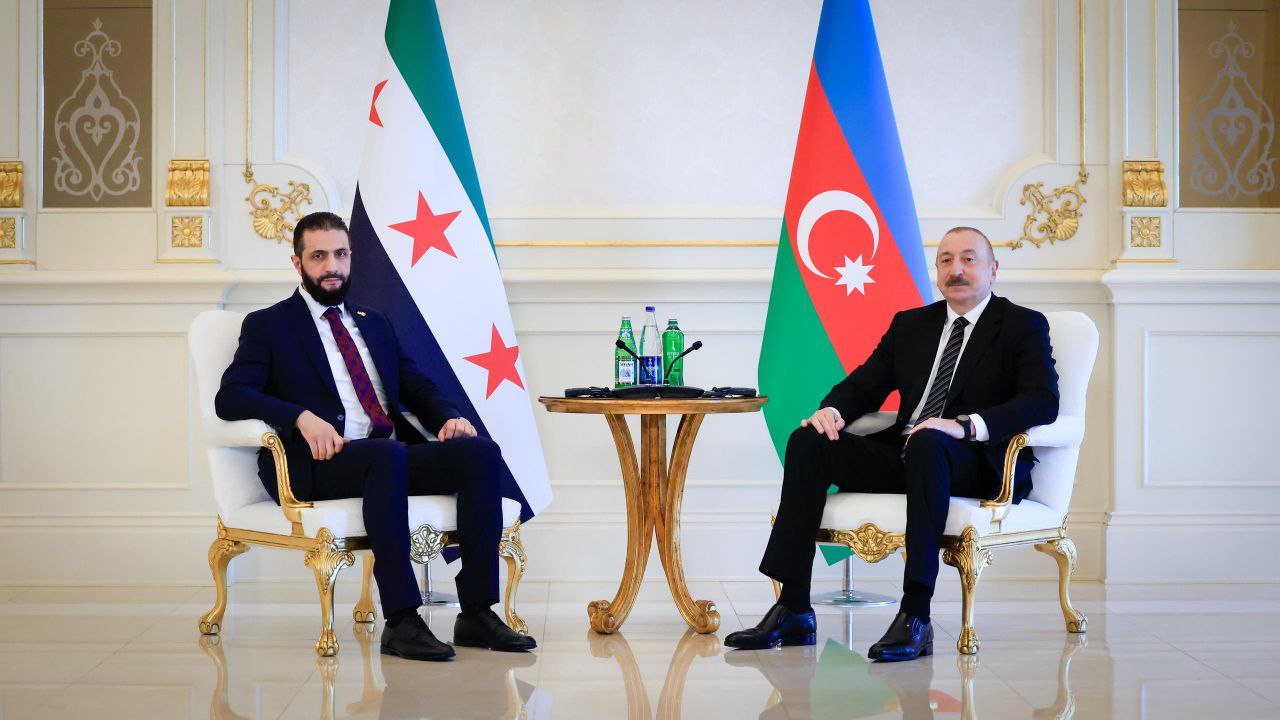 His Excellency the President of the Syrian Arab Republic, Mr. Ahmad Al-Shara, and the Minister of Foreign Affairs and Expatriates, Mr. Asaad Hassan Al-Shaibani, meet with the President of the Republic of Azerbaijan