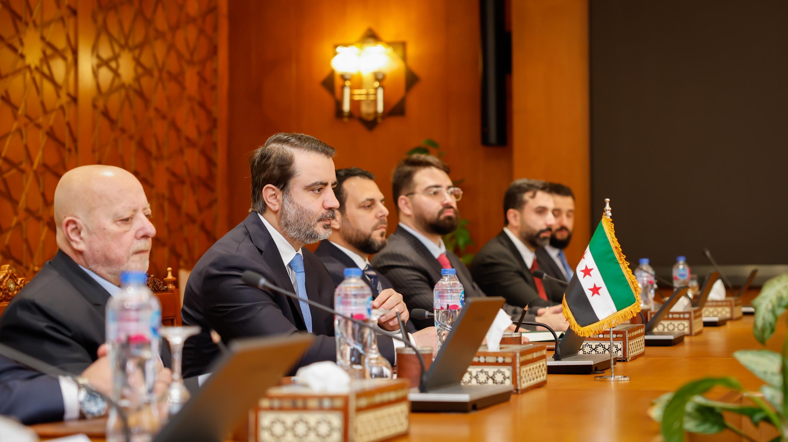 أجرى وزير الخارجية والمغتربين السيد أسعد حسن الشيباني، بمشاركة وزير الاقتصاد والصناعة الدكتور نضال الشعار مباحثات موسعة في القاهرة مع وزير الخارجية جمهورية مصر العربية الدكتور بدر عبد العاطي ووزير الصناعة السيد خالد الهاشم