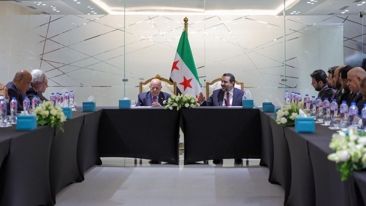 التقى وزير الخارجية والمغتربين السيد أسعد حسن الشيباني، يرافقه وزير الاقتصاد والصناعة الدكتور نضال الشعار برئيس الاتحاد العام للغرف التجارية المصرية السيد أحمد الوكيل