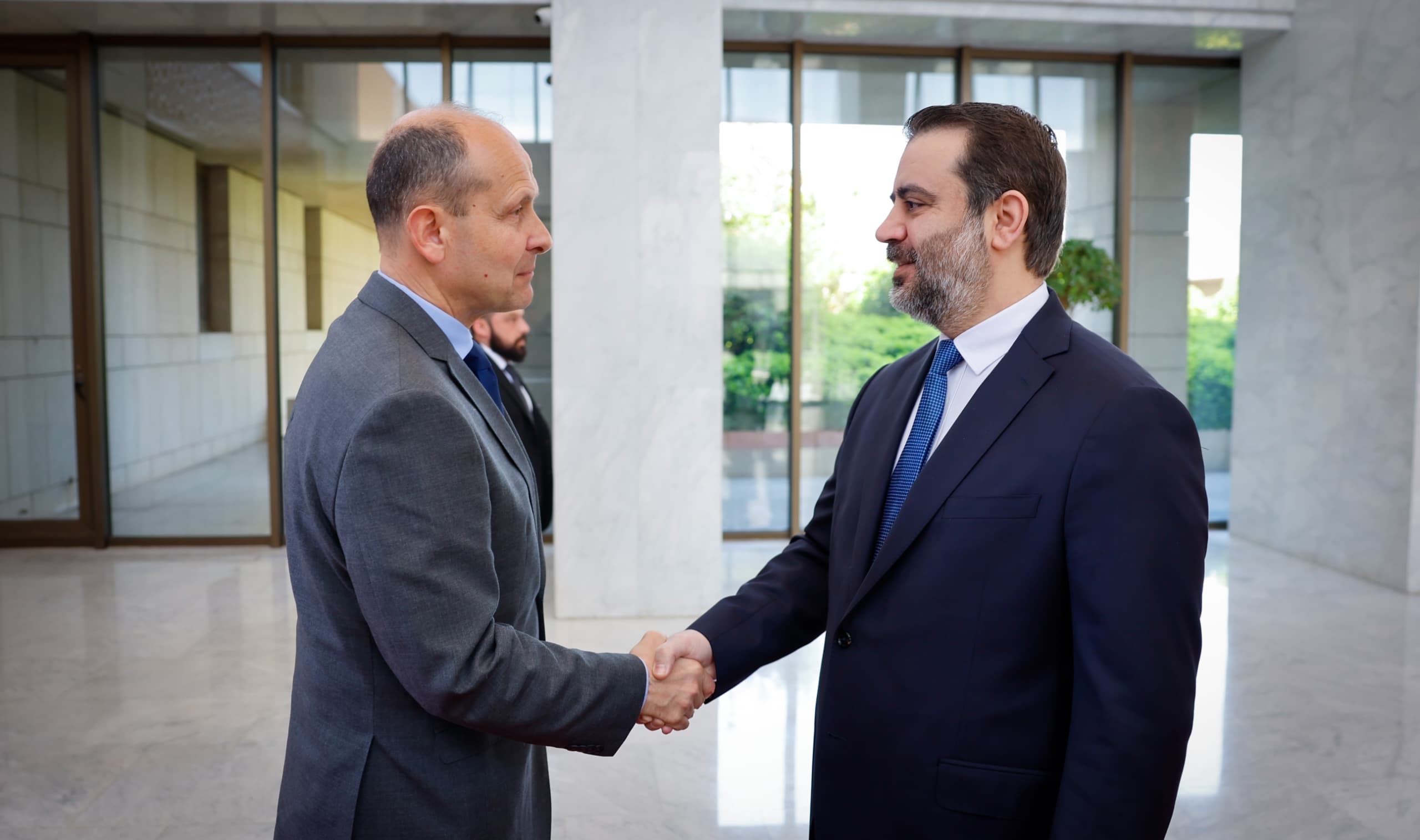 استقبل السيد الرئيس اليوم في قصر الشعب بدمشق، بحضور وزير الخارجية والمغتربين، رئيس الأركان الخاص لدى رئيس الجمهورية الفرنسية والوفد المرافق له