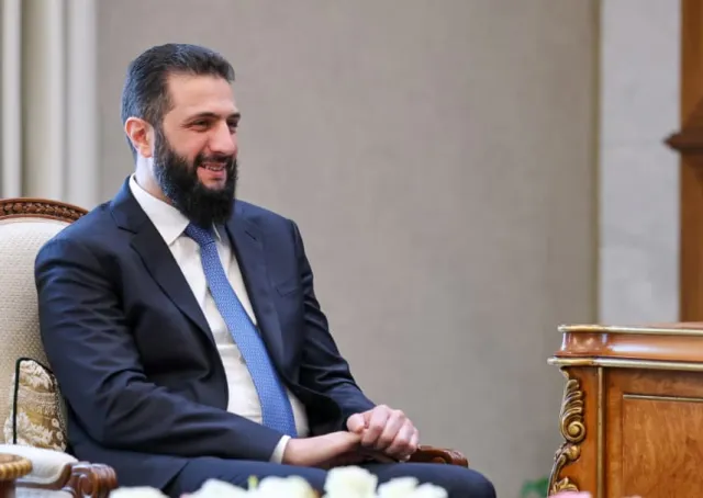 استقبل فخامة رئيس الجمهورية بحضور وزير الخارجية والمغتربين، اليوم في قصر الشعب بدمشق وفدًا اقتصاديًا إماراتيًا