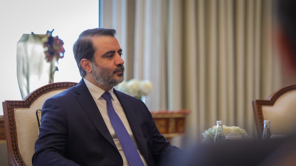 استقبل فخامة رئيس الجمهورية بحضور وزير الخارجية والمغتربين، اليوم في قصر الشعب بدمشق وفدًا اقتصاديًا إماراتيًا